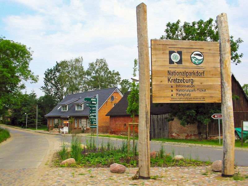 Müritz-Nationalpark-  Nationalparktor in Kratzeburg
