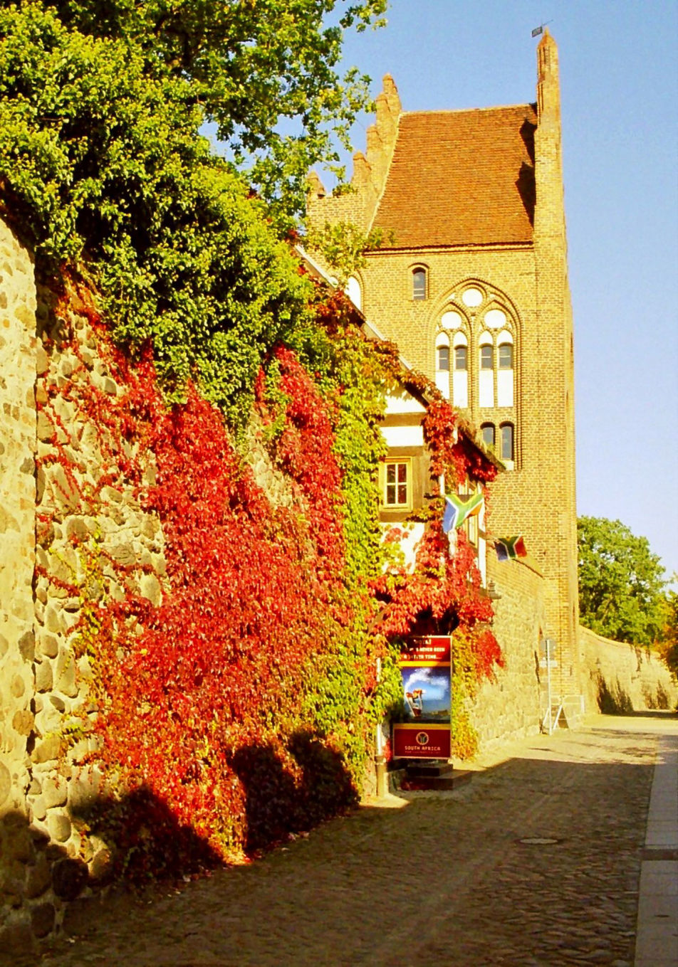 Neubrandenburg - Stadtmauer am Treptower Tor
