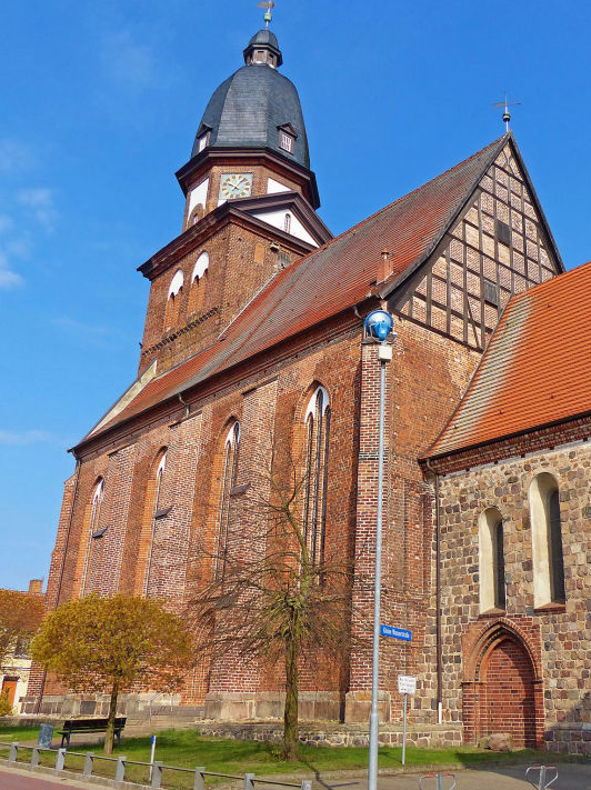 St-Marien-Kirche in Waren (Müritz) St-Marien-Kirche in Waren (Müritz)